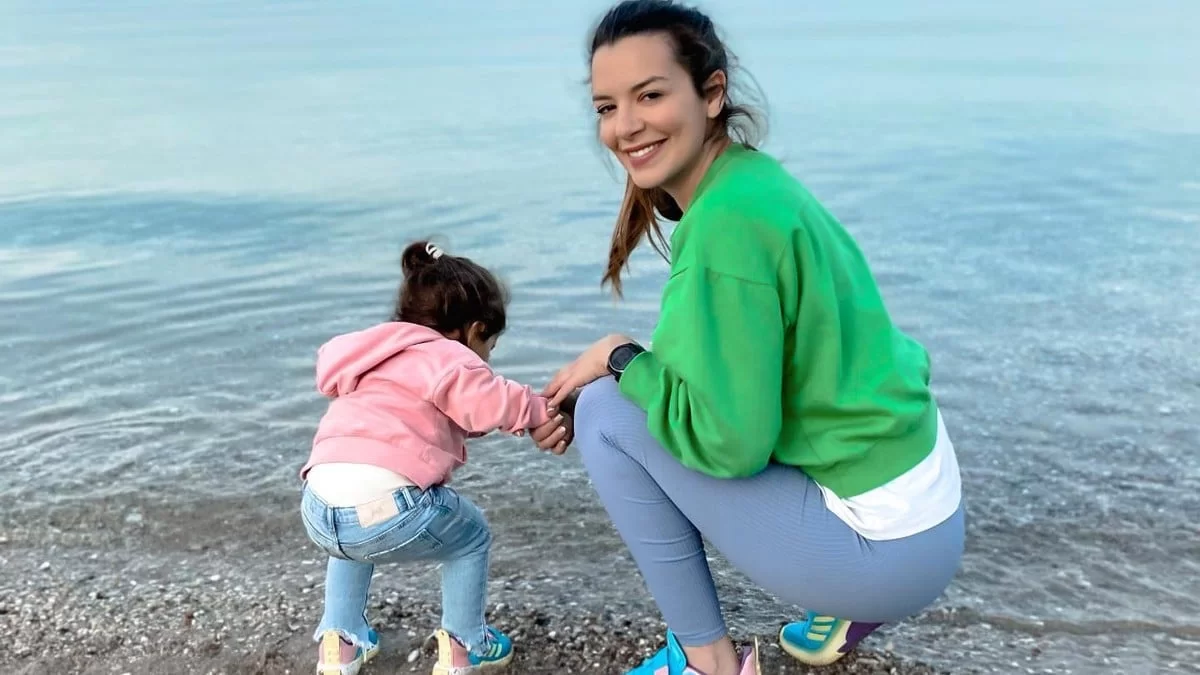 Χαμός με το post της Νικολέτας Ράλλη - Φωτογραφήθηκε γυμνή στην μπανιέρα με την κόρη της