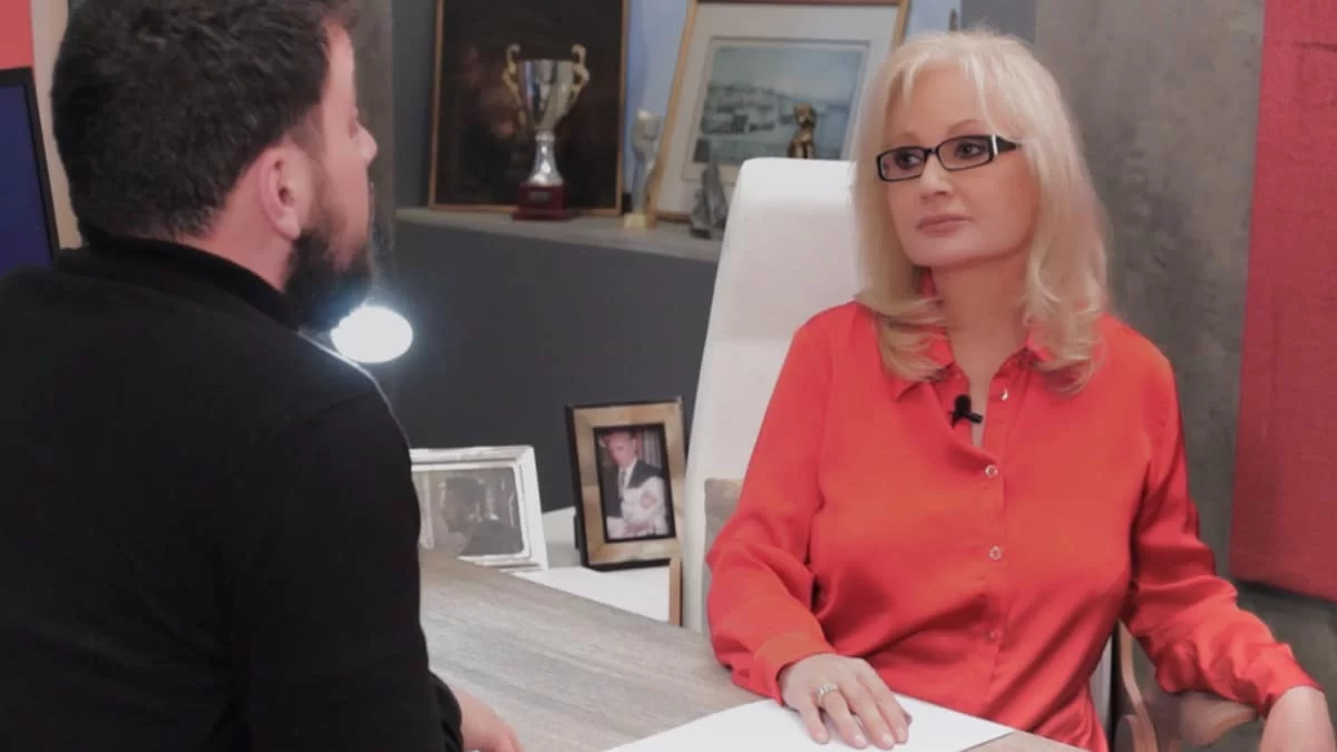 Φως στο Τούνελ: Η οργή του Τwitter πάνω στο Μάνο Δασκαλάκη για την υποστήριξη της Ρούλας