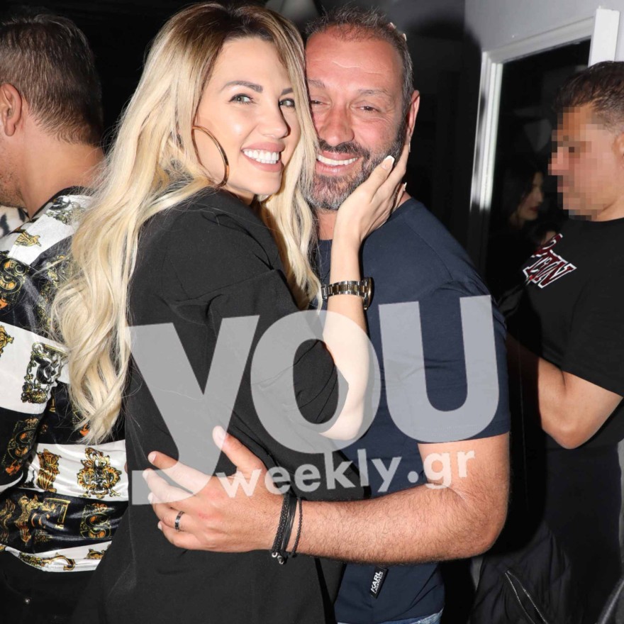 Η Σάσα Μπάστα με το σύζυγό της Δημήτρη Κουσαθανά