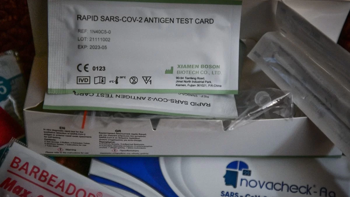 Κορωνοϊός: Ανακοινώθηκε επίσημα - Τέλος τα self test και οι δηλώσεις για τους μαθητές