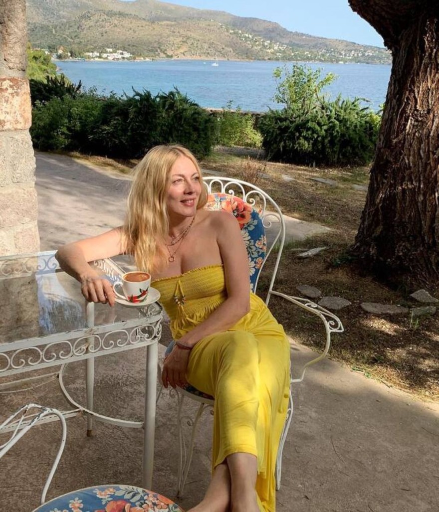 Το εξοχικό της Σμαράγδας Καρύδη στην Αίγινα