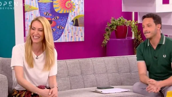 Η Μανωλάκου αποκάλυψε στον αέρα της εκπομπής «Ποιος είναι πρωινιάτικα» το επικό ατύχημα που είχε με τον Μακαλιά