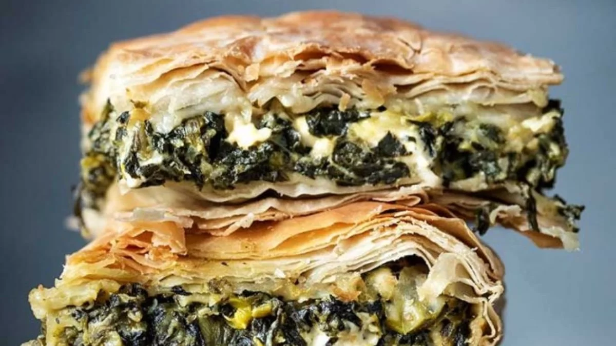 Εύκολη σπανακόπιτα με τυρί και κρεμμύδι - Το μυστικό κρύβεται στην ποσότητα του λαδιού