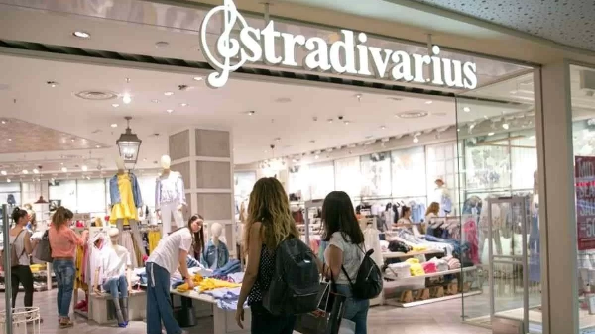 Το ψηλόμεσο τζιν από τα Stradivarius έχει κάνει θραύση - Το θέλουν όλες οι γυναίκες