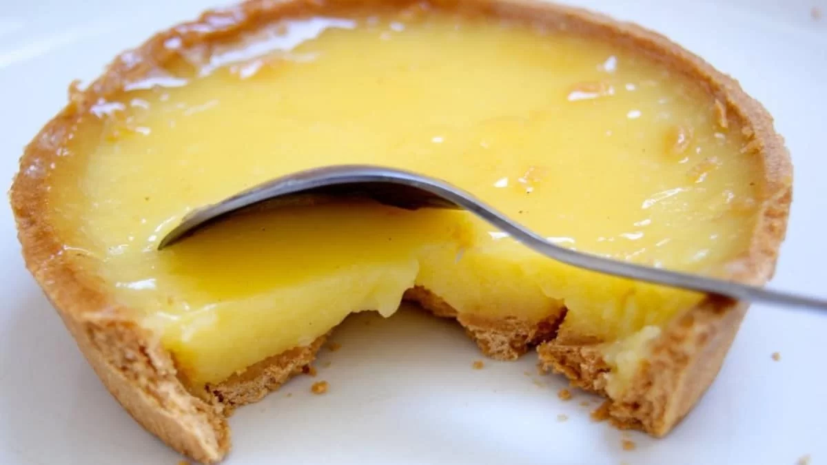 Έτοιμη μέσα σε λίγα λεπτά! Η απόλυτη τάρτα λεμόνι που πρέπει να φτιάξεις