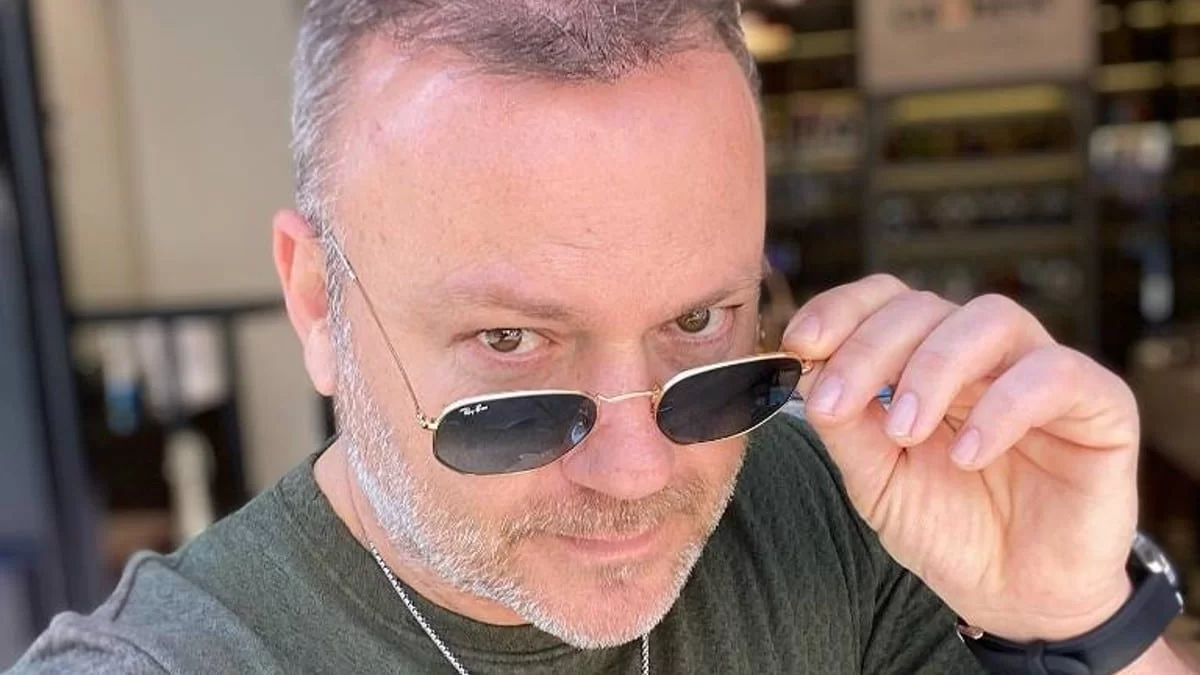 «Μεγάλωσα μέσα στο θέατρο ως γιος...» - Ο Τόνυ Δημητρίου αποκαλύπτει άγνωστη ιστορία της ζωής του