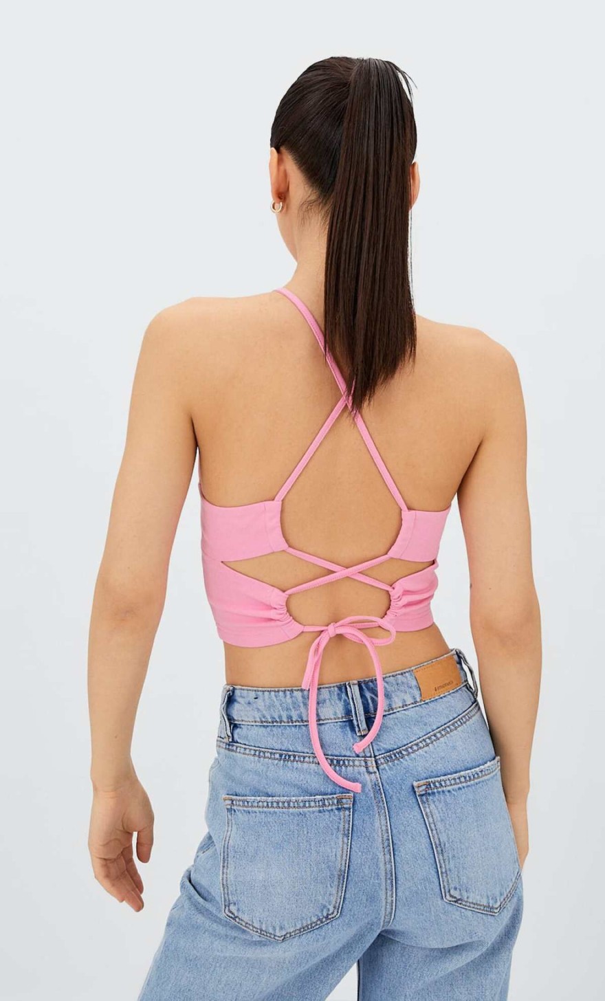 Ροζ κοντή μπλούζα από τα Stradivarius