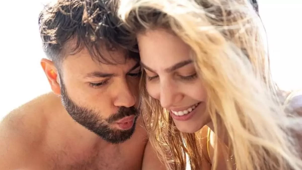 Πιο ερωτευμένοι από ποτέ ο Πέτρος Πυλαρινός  και η Βάλια Χατζηθεοδώρου - Οι διακοπές στην Μύκονο