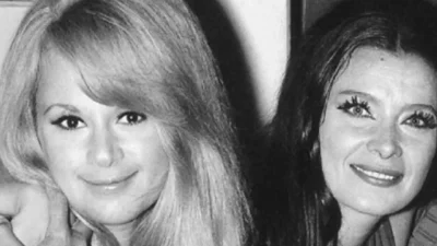 Η αθέατη φωτογραφία της Αλίκης Βουγιουκλάκη και της Τζένης Καρέζη: Μαζί με φουσκωμένη κοιλίτσα