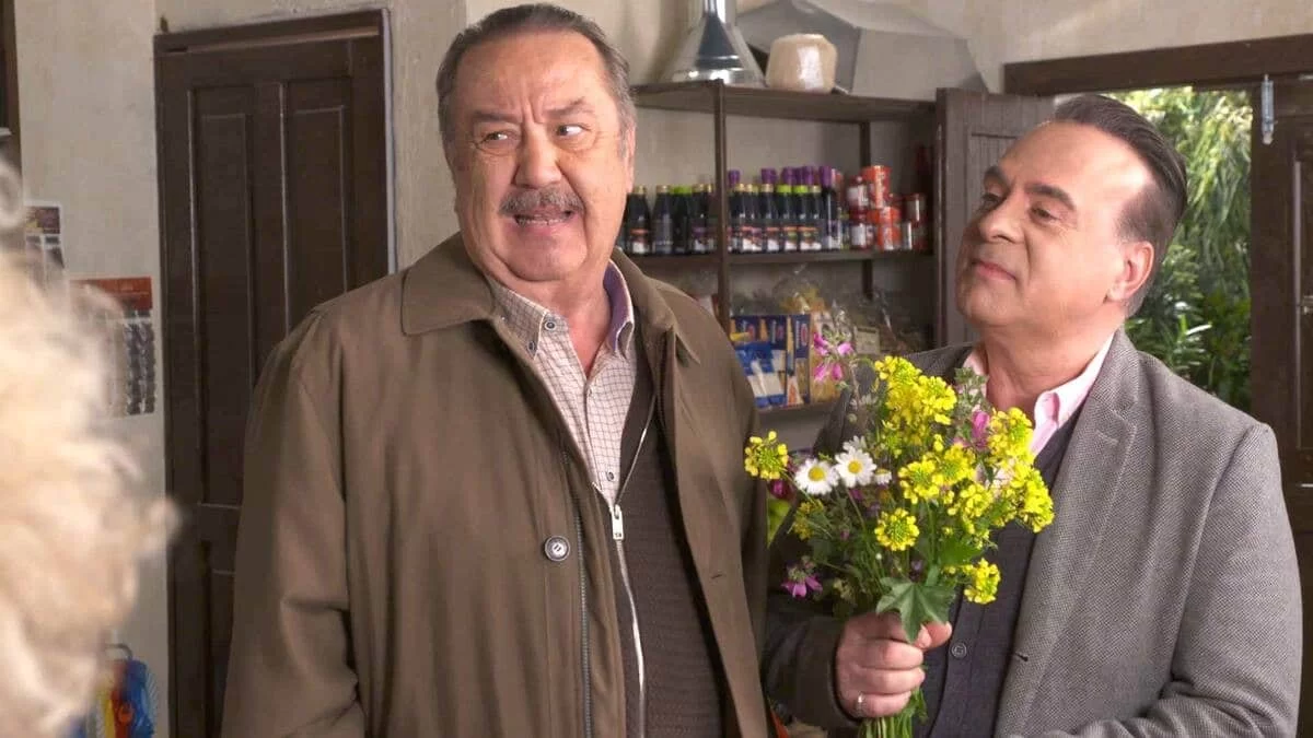 Χαιρέτα μου τον πλάτανο: Η Τούλα και ο παππάς ως ζευγαράκι της Αγίας Παρασκευής - Η αμνησία του Κανέλου καλά κρατεί