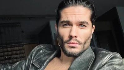 Με πιάτο ολόκληρη την Ακρόπολη το σπίτι του Χρήστου Μάστορα - Έχει τεράστιο τζάκι και πολλά φυτά