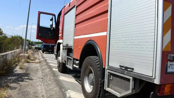 Φωτιά τώρα σε διαμέρισμα στα Πετράλωναα