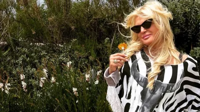 Μοιάζει με παλάτι - Κατάλευκο με χρυσές λεπτομέρειες το κατάστημα της Μαρίνας Πατούλη στην Μύκονο