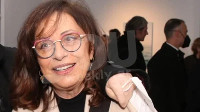 Έχει τεράστιο καναπέ και ακριβούς πίνακες - Το υπέροχο σπίτι της Χάρις Αλεξίου