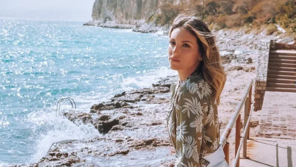 Έχει κοιλιακούς φέτες - Η φωτογραφία της Οικονομάκου με μαγιό που αναστάτωσε το Instagram