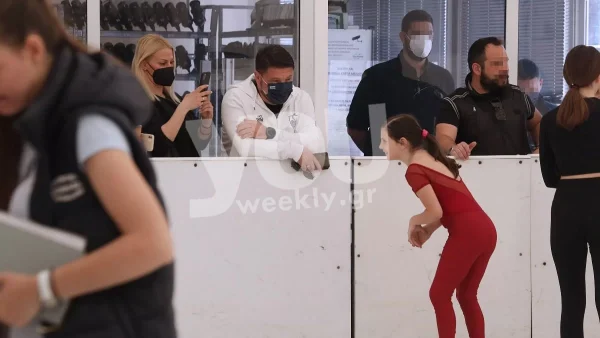 Καμάρωνε την κόρη του να κάνει πατινάζ - Περήφανος μπαμπάς ο Νίκος Χαρδαλιάς