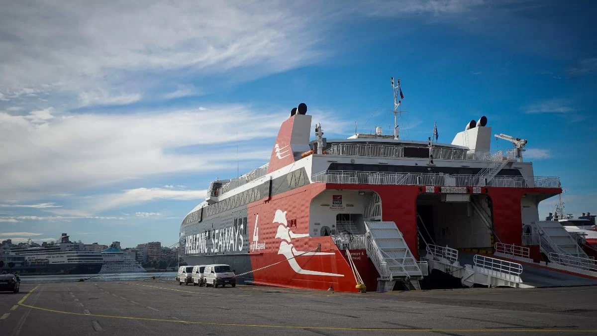 Ανέσυραν 5χρονη χωρίς τις αισθήσεις της από το Λιμάνι του Πειραιά