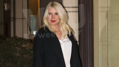 Εκτός Αθηνών η Ελένη Μενεγάκη - Πόζαρε στο φουσκωτό του Παντζόπουλου αξίας 300.000 ευρώ