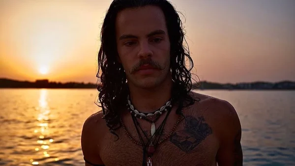 Έκοψε τα μαλλιά και ξύρισε τα μούσια - Αγνώριστος ο γιος της Μενεγάκη, Άγγελος Λάτσιος