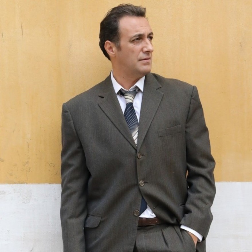 Άγριες Μέλισσες Ακύλας και Κυριάκος σκοτώνονται στο ξύλο