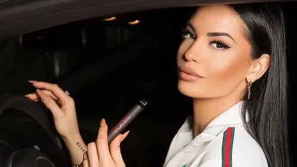 Η Δήμητρα Αλεξανδράκη κάνει πρόβα νυφικού - Η ανάρτηση στο instagram