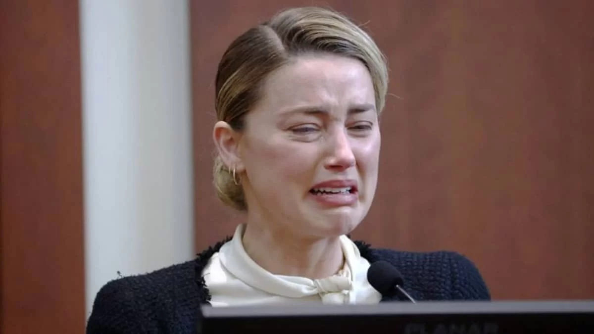 Η Amber Herd περιγράφει καρέ - καρέ τον βιασμό της με μπουκάλι από τον Johnny Depp - Τι απαντούν οι δικηγόροι του ηθοποιού