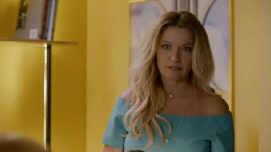 Άσε μας ρε μαμά