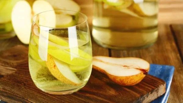 Θα σε ξεφουσκώσει αμέσως - Θαυματουργό σπιτικό ρόφημα με αχλάδι και τα cranberries