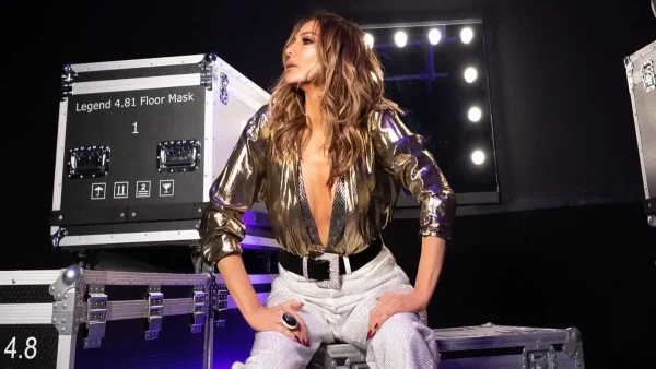 Κοστίζει 450 ευρώ - Αναστάτωσε το διαδίκτυο η Δέσποινα Βανδή με την μαύρη τουαλέτα της με σκίσιμο