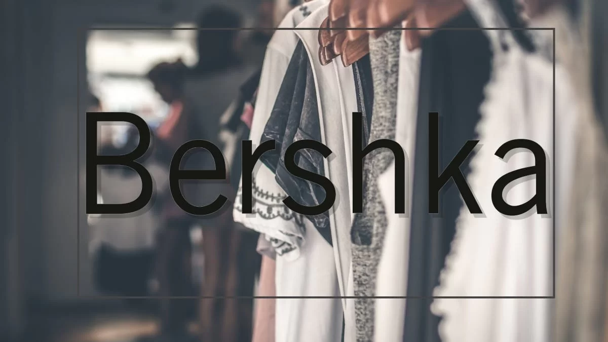 Έχει κάνει πάταγο η κοντή εφαρμοστή ολόσωμη φόρμα από τα Bershka - Κοστίζει μόνο 12.99€