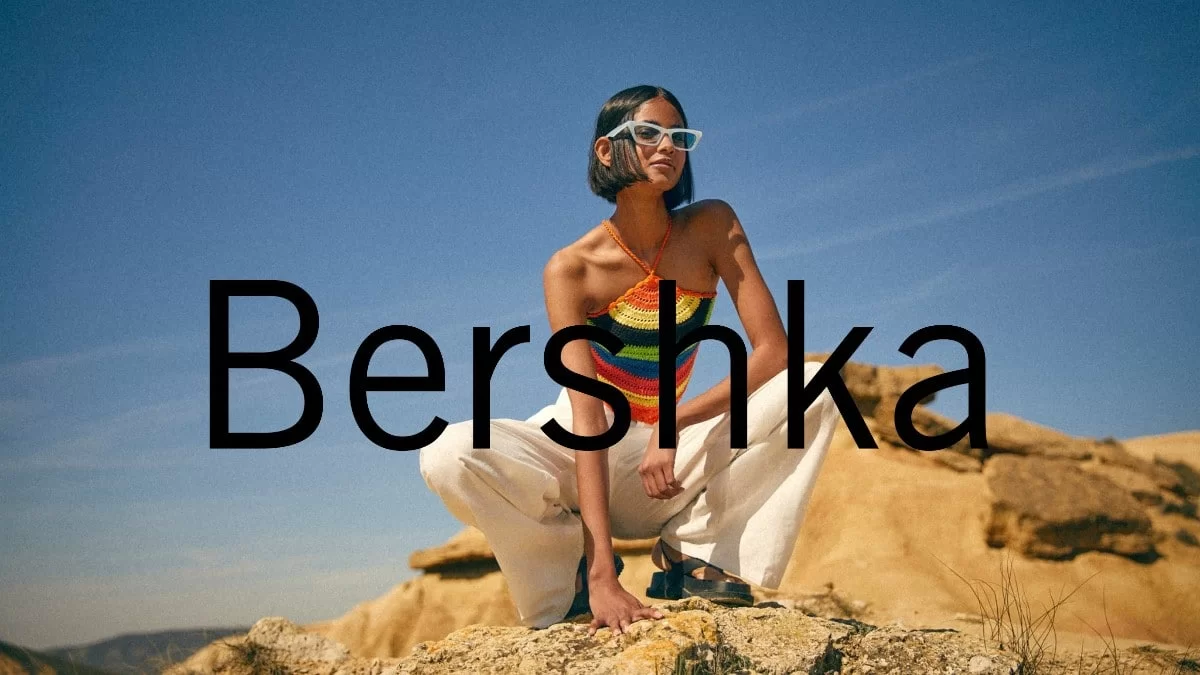 Ξεπουλάει στο λεπτό η ασπρόμαυρη φούστα από τα Bershka - Βγαίνει και σε άλλα 3 χρώματα