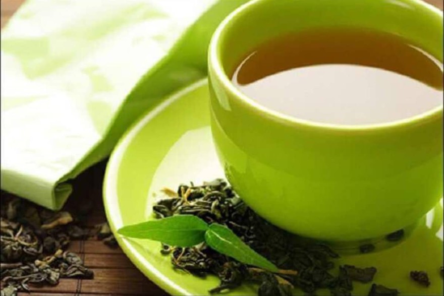 Σπιτικό ρόφημα με δάφνη και φασκόμηλο