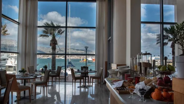 Το ανακαινισμένο ξενοδοχείο στην καρδιά της Χίου σε προνομιακή τοποθεσία και με εκπληκτική θέα για μια διαμονή αξέχαστη!