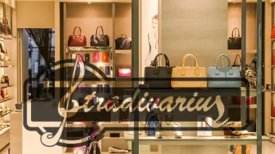 Πράσινο και γεμάτο λουλούδια - Απόλυτη τάση της μόδας αυτό το φόρεμα από τα Stradivarius