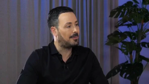 Συγκλονίζει ο Πέτρος Κουσουλός με την σπάνια αποκάλυψή του - «Έμαθα ότι η γυναίκα μου είναι έγκυος ενώ νοσηλευόταν»