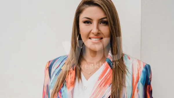 Ολόσωμο και κατάλευκο - Οι πρώτες φωτογραφίες της Έλενας Παπαρίζου με μαγιό για φέτος