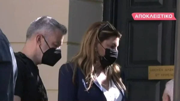 Σε άσχημη ψυχολογική κατάσταση στα δικαστήρια η Έλενα Παπαρίζου - Στα "μαχαίρια" με τον πρώην της Τόνυ Μαυρίδη