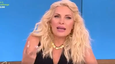 Ελένη Μενεγάκη: Οι τρυφερές ευχές στον αέρα της εκπομπής για την εγκυμοσύνη της Νάργες