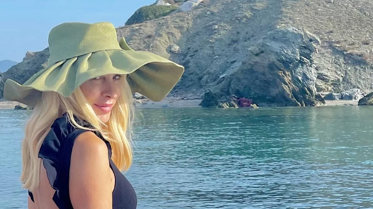 Στην Κάρυστο με το σκάφος των 100.000 ευρώ που διαθέτει - Φωτογραφίες από το ταξίδι της Ελένης Μενεγάκη