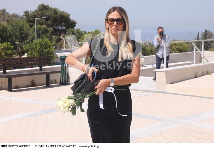 Η Έλλη Κοκκίνου στην κηδεία του Δάκη
