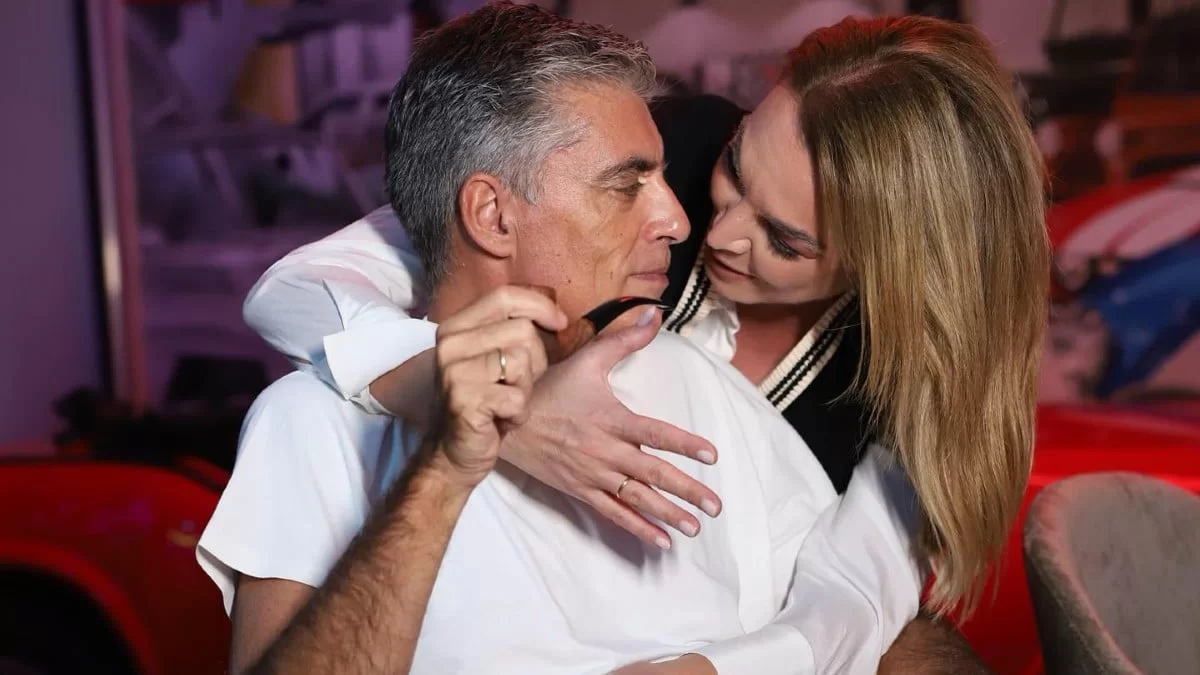 Έχει μαύρη κουζίνα και τεράστιο σαλόνι - Το πολυτελές σπίτι της Τατιάνας Στεφανίδου και του Νίκου Ευαγγελάτου