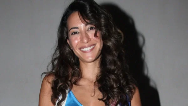 Τις περνάς για αδερφές - Κούκλα και ξανθιά η μητέρα της Ευγενίας Σαμαρά