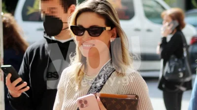 Με boho look στο κέντρο της Αθήνας - Η Οικονομάκου ξέκλεψε λίγο χρόνο από το πιεσμένο πρόγραμμά της