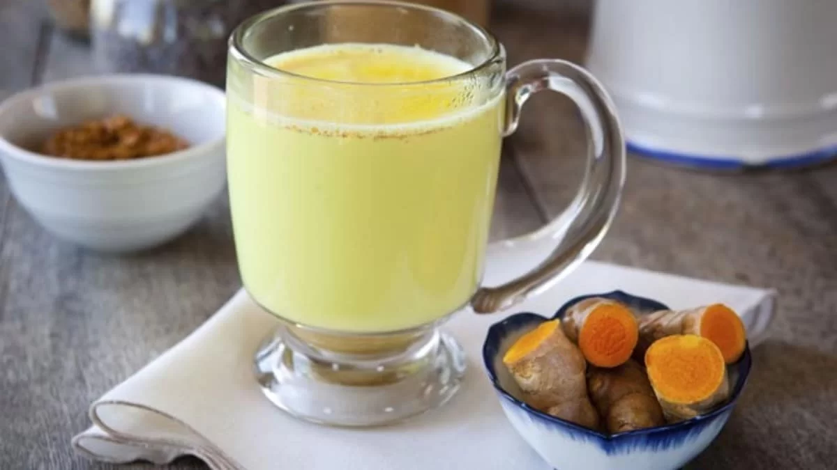 Για να στεγνώσεις τελείως: Σπιτικό ρόφημα με λεμόνι και κουρκουμά - Ελάχιστες οι θερμίδες του