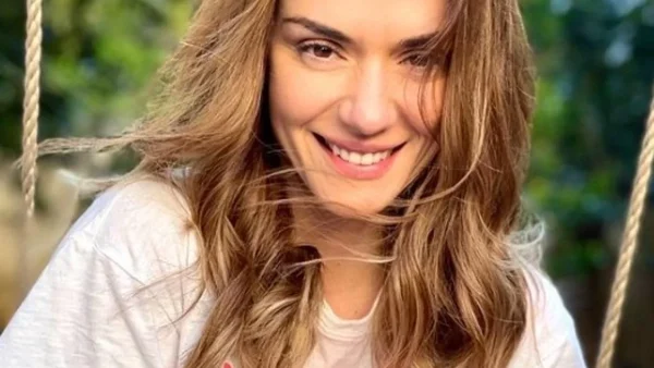 Η εντυπωσιακή αλλαγή της Βάσως  Λασκαράκη - Το νέο hairlook που θα ζηλέψεις σίγουρα