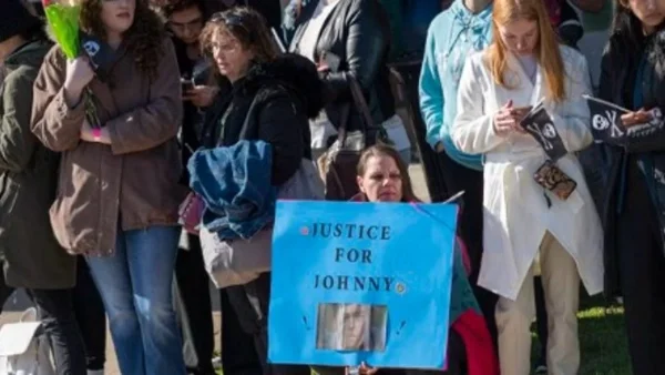 Δίκη Depp - Heard: Θαυμαστές του ζευγαριού πληρώνουν όσο όσο για να την παρακολουθήσουν από κοντά