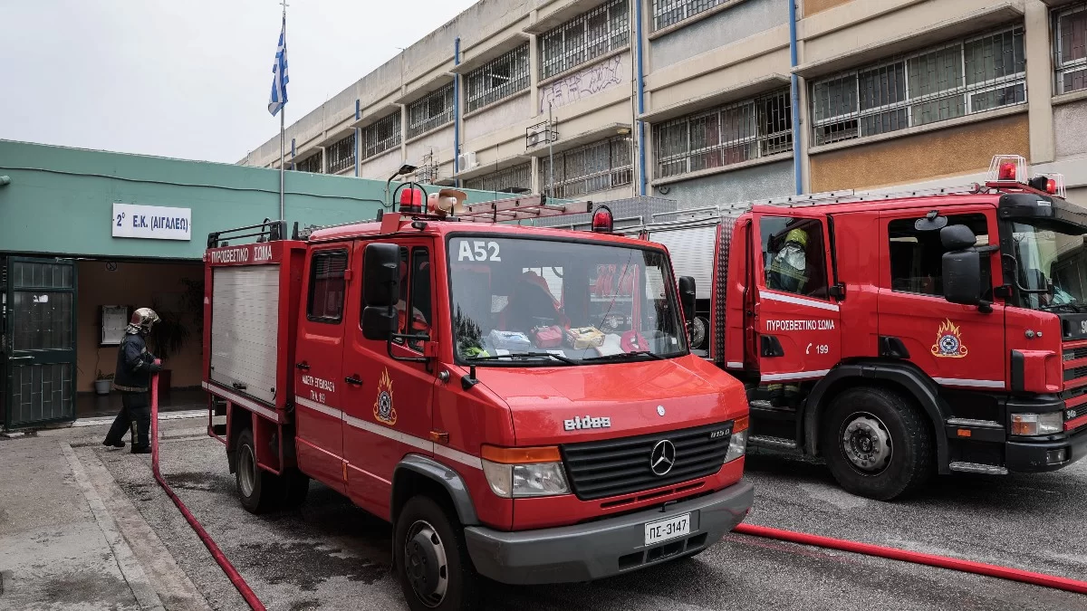 Φωτιά τώρα σε αυτοκίνητο στη Συγγρού
