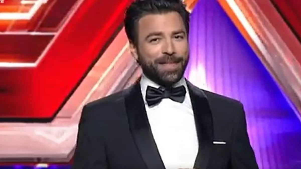 X-Factor: Η εντυπωσιακή είσοδος του Ανδρέα Γεωργίου - Φιλήθηκε με τον Ρόκκο στο στόμα!