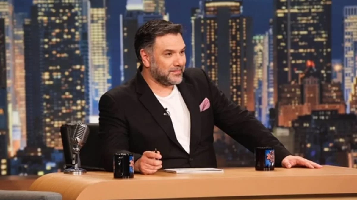 "Έσκασε" η ανακοίνωση για το The 2night show - Οι σημερινοί 3/5 καλεσμένοι του Γρηγόρη Αρναούτογλου