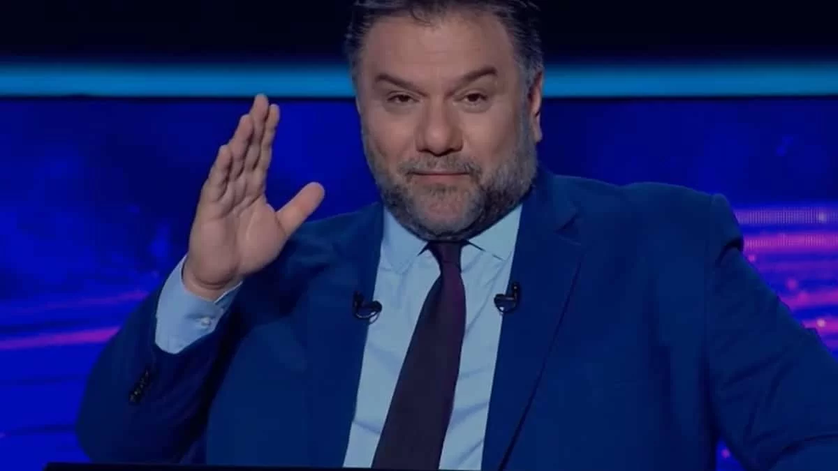 Επική στιγμή για τον Γρηγόρη Αρναούτογλου: Σε ποιο γνωστό πρόσωπο έστειλε τα φιλιά του;